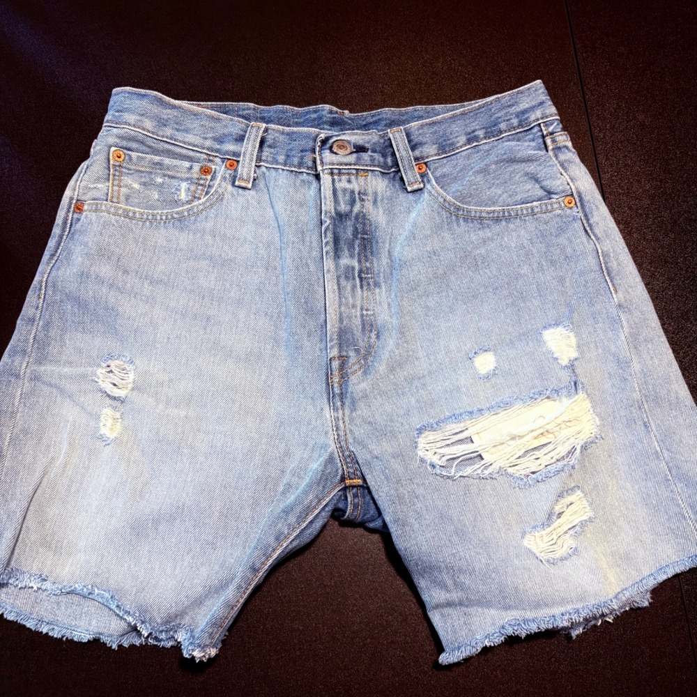501 '93 Straight 8" Jean Shorts lightwash denim fringed distressed cotton 33w